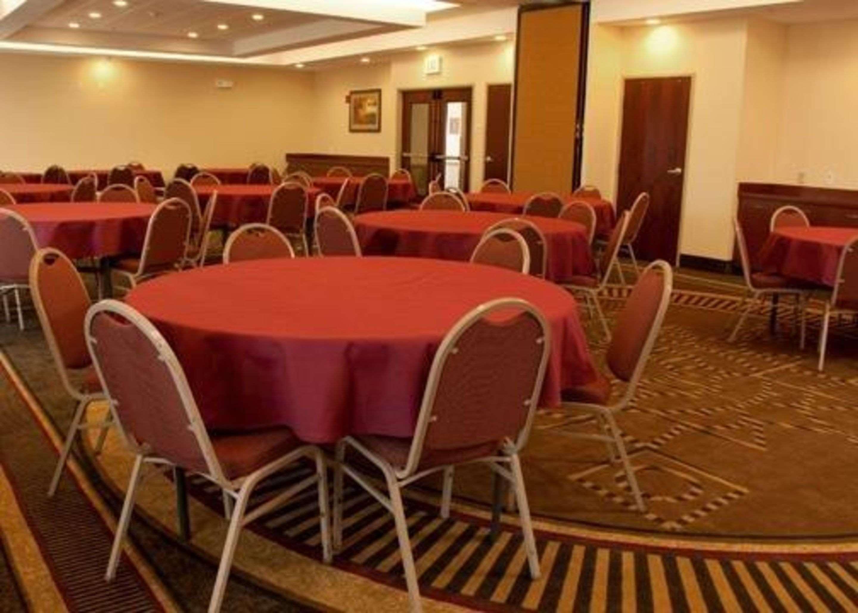 Comfort Inn & Suites Kent - University Area 外观 照片