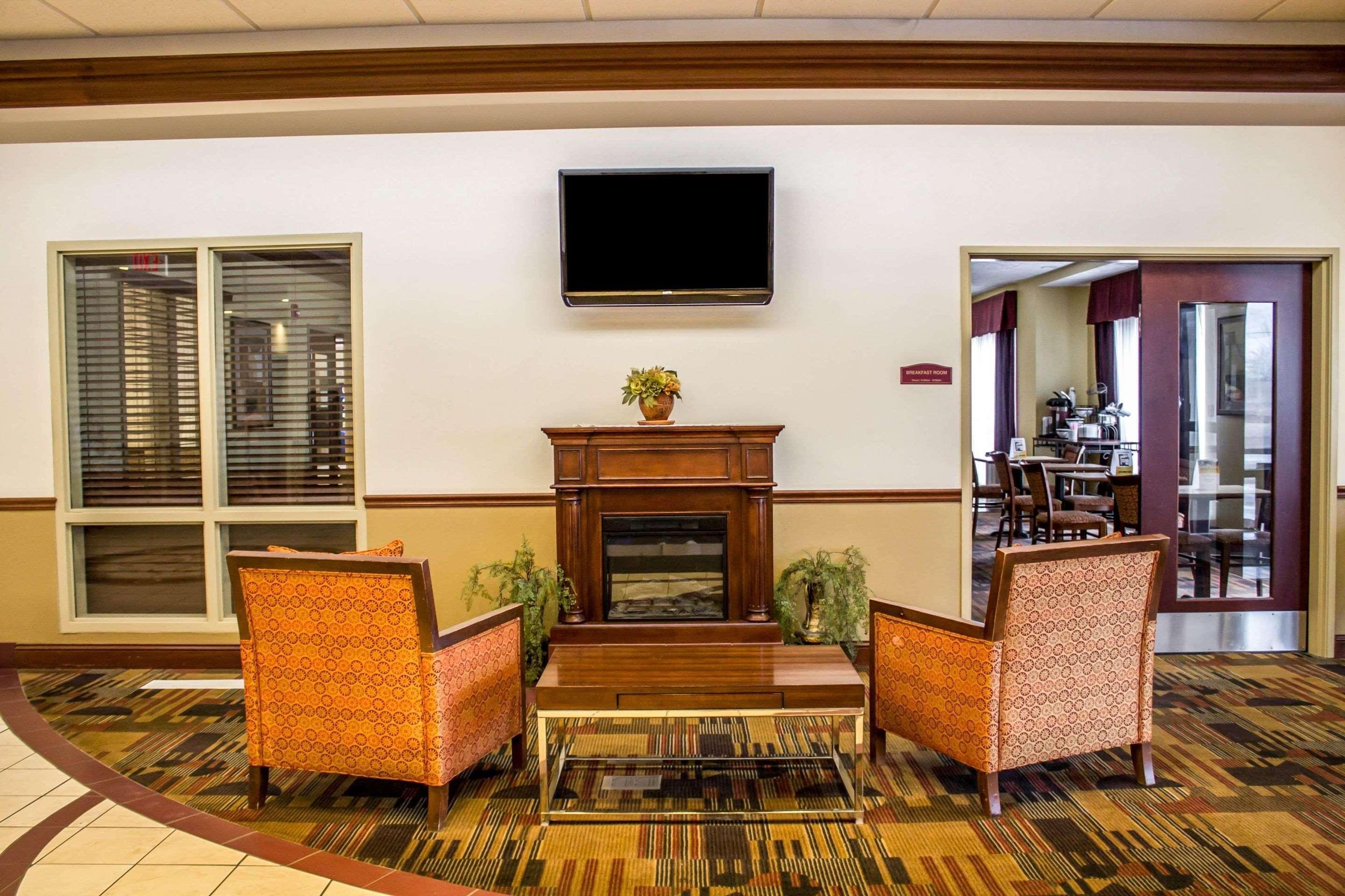 Comfort Inn & Suites Kent - University Area 外观 照片