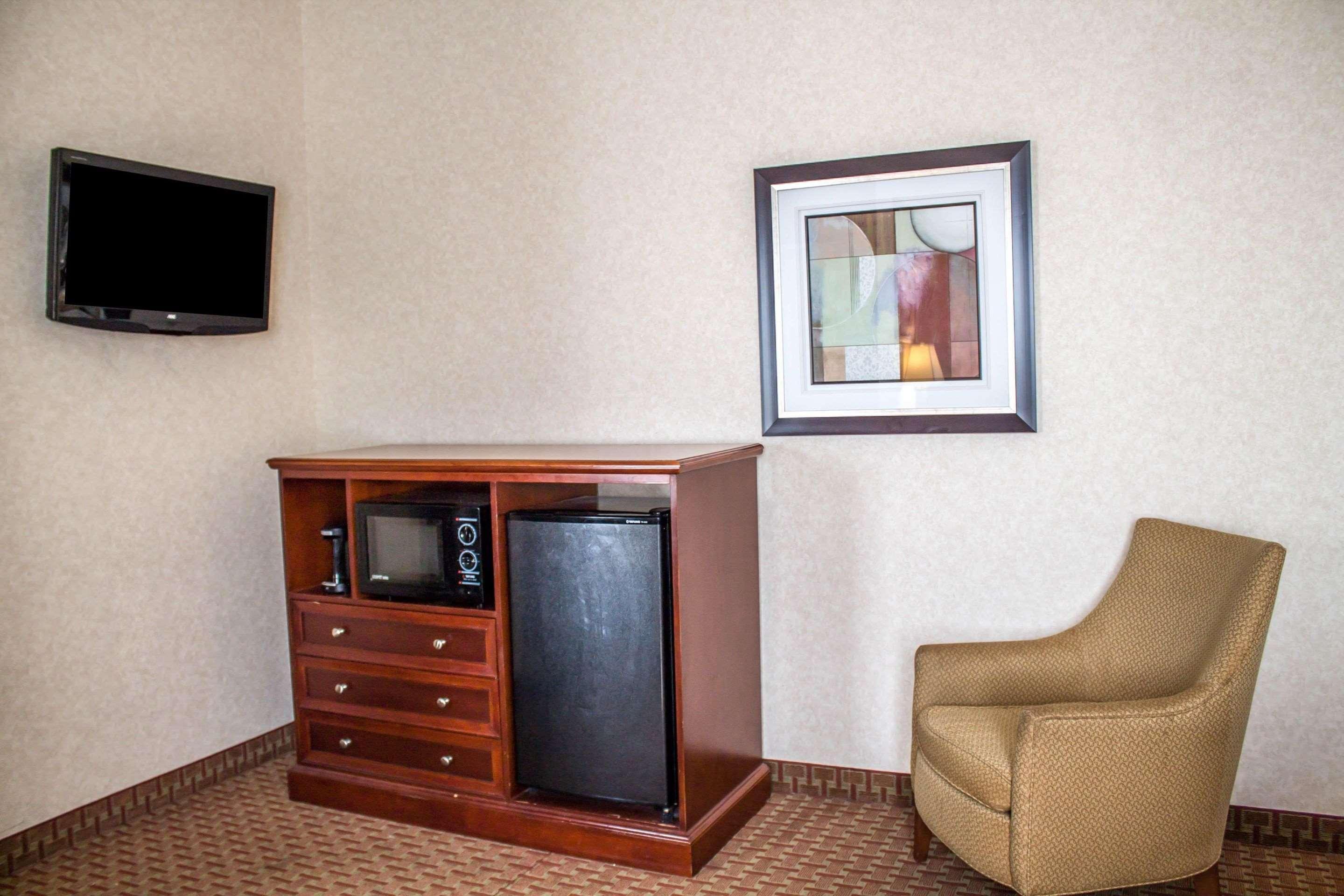 Comfort Inn & Suites Kent - University Area 外观 照片