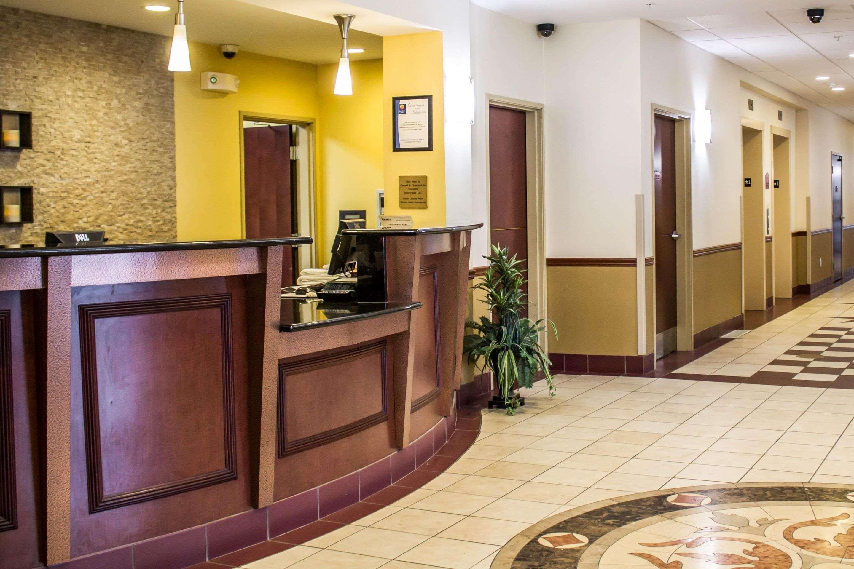 Comfort Inn & Suites Kent - University Area 外观 照片